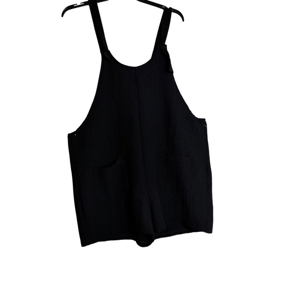 SHEIN Pants - SHEIN CURVE Black Textured Shortalls Overalls Romper Women's 2XL